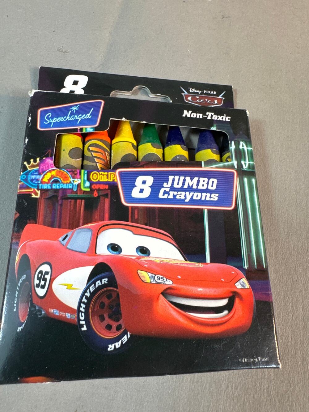 8 Jumbo crayons Disney CARS NEW